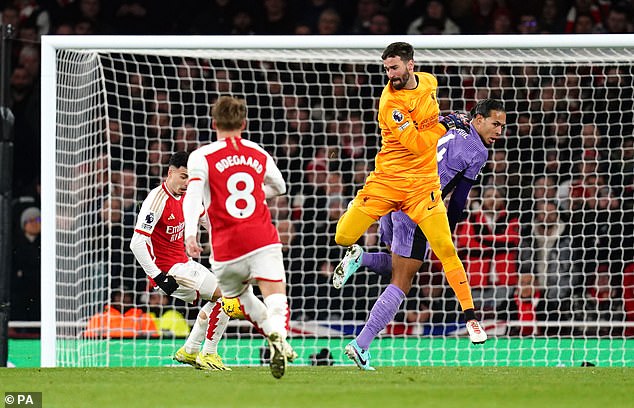 มั่วเลย! คีนอัด ‘หลังหงส์’ เหมือนทีมในผับ