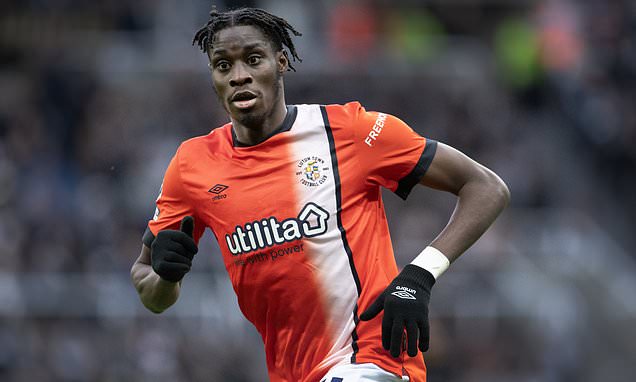 ลูตันไร้ ‘อเดบาโย่, บราวน์’ เยือนหงส์