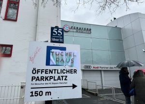 แฟนเสือใต้แปะป้ายหน้าสนามซ้อมไล่ ‘ทูเคิ่ล’