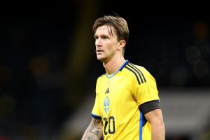 ‘โอลสัน’ อดีตดาวรุ่งปืนหมดสติถูกส่งตัวเข้ารพ.