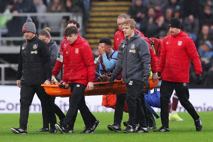 เบิร์นลี่ย์เซ็งเลย ‘แรมซี่ย์’ เจ็บเข่ารูดม่านซีซั่นนี้