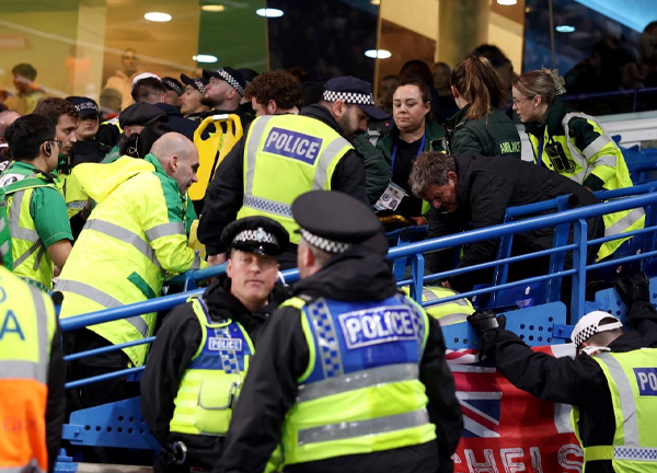 หาม ‘แฟนลีดส์’ ส่งโรงบาลหลังฉลองประตูจนตกอัฒจันทร์