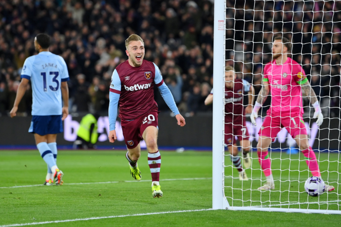 โบเว่นแฮตทริก! ค้อนทุบผึ้ง 4-2, ม่วงแซงลาโอ้ 2-1…สรุปบอลวันจันทร์