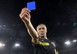 IFAB จ่อประกาศเพิ่ม ‘ใบน้ำเงิน’ นำมาใช้กับกฎ ‘ซิน-บิน’