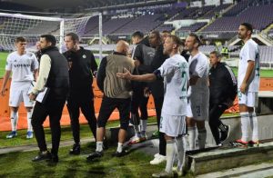 หวิดเดือด! ‘แฟนบอล+รปภ.’ ม่วงด่ามัคคาบี้ ‘ผู้ก่อการร้าย’ หลังจบเกม