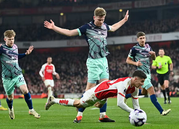 พุ่งล้มชัด ๆ! แฟร้งค์เดือด ‘ไค’ ควรโดนไล่ออก