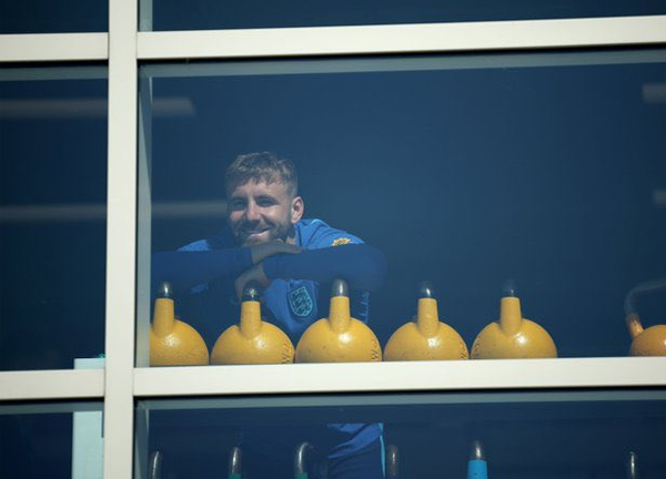 ‘ชอว์’ ร่วมแคมป์สิงโตพักฟื้นอาการบาดเจ็บ