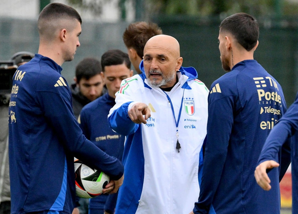 ‘น้าสปัล’ ฉุนแข้งเลี่ยนบางรายเล่นเกมทั้งคืนก่อนนัดสำคัญ