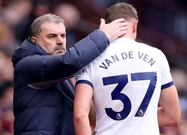 ไก่ยิ้ม! น้าแอนจ์เฟิร์ม ‘ฟาน เดอ เฟน’ คัมแบ็คเจอลูตัน