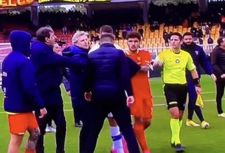 เฮดบัตเป็นเหตุ! เลชเช่เด้งโค้ชตกเก้าอี้