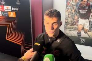 ตามดูอยู่นะ! ‘ชาก้า’ อวยพรปืนโชคดีลุ้นแชมป์โค้งสุดท้าย