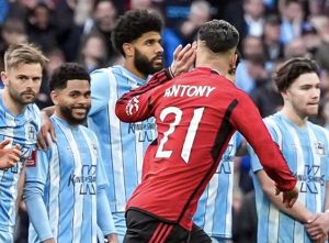 เป็นประเด็นอีก…ตำหนิ ‘แอนโทนี่’ ป้องหูเย้ยแข้งช้าง