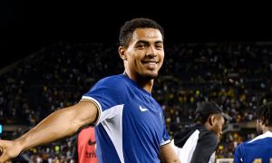 หงส์รื้อแฟ้มทาบ ‘โคลวิลล์’ ร้อนนี้