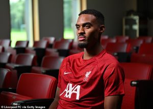 ไม่ใช้ขอนะ…กาลาฯ ตั้งท่าจีบ ‘กราฟ’ กินไก่งวง