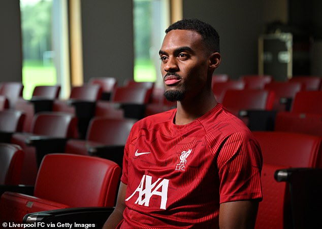 ไม่ใช้ขอนะ…กาลาฯ ตั้งท่าจีบ ‘กราฟ’ กินไก่งวง