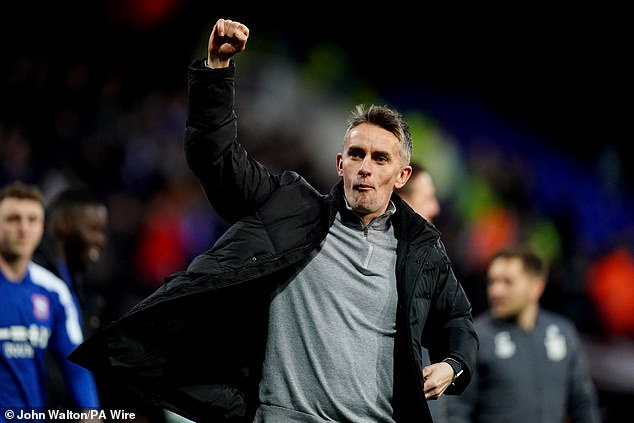 คนคุ้นเคย! ผีสนดึง ‘แม็คเคนน่า’ เสียบเก้าอี้ ETH