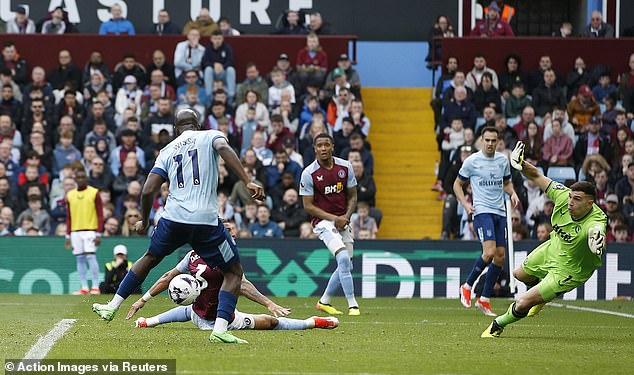 อูไนยอมรับ วิลล่าเสียสมาธิจนโดนรัว 3 ลูกใน 10 นาที