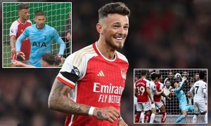 สูตรใหม่?! ‘ไวท์’ หยิกถุงมือ ‘วิคาริโอ’ ช่วยปืนได้ประตู