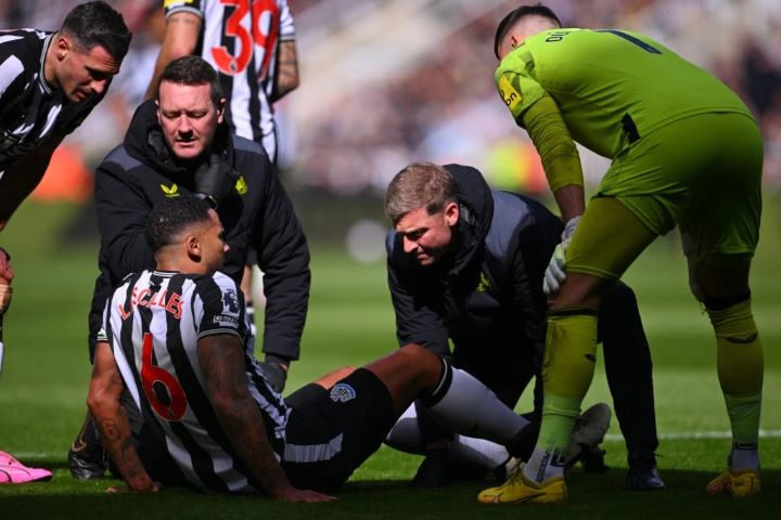 เผยนิวสั่งตรวจสนามซ้อมหาสาเหตุอาการบาดเจ็บ