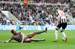 ‘ริชาร์ดส’ ชี้เกมนิวคือวันแย่ๆของ ‘ฟาน เดอ เฟน’