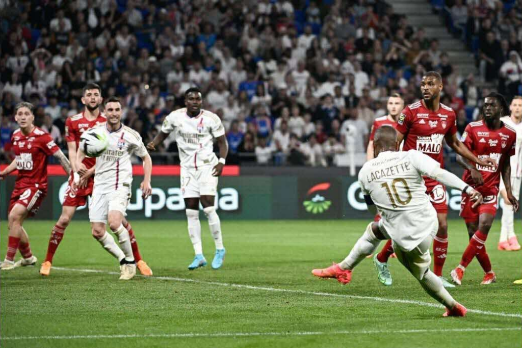 ลียงแซงดับแบรสต์ 4-3, มงต์เจ๊าบ๊วย 1-1…สรุปผลลีกเอิง