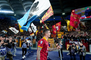 ‘มันชินี่’ โดนปรับ 5 พันยูโรโบกธงหยามลาโอ้