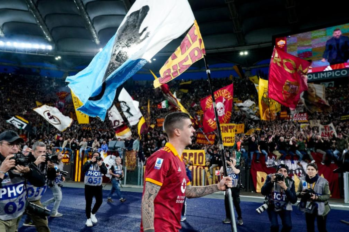 ‘มันชินี่’ โดนปรับ 5 พันยูโรโบกธงหยามลาโอ้