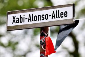 ผู้ปลดล็อค! ห้างยาเปลี่ยนชื่อถนนให้ ‘คุณชาย’