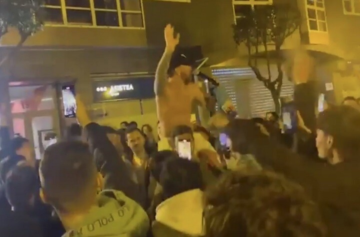 คุ้มอยู่! ส่อปรับ 4 แข้งบิลเบาฉลองแชมป์บนถนนไม่แจ้งล่วงหน้า