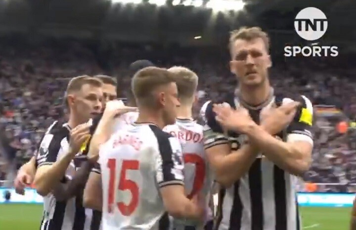 ได้ใจ! ‘เบิร์น’ ใช้ภาษามือบอกรักแฟนบอล