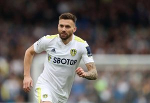 ‘ดัลลาส’ แข้งลีดส์แขวนสตั๊ดหลังเจ็บเข่าพัก 2 ปีไม่ดีขึ้น