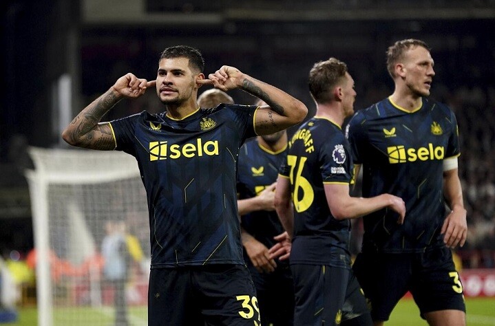 เรือปะทะปืนเล็งงัดข้อแย่ง ‘กีมาไรส์’ ซัมเมอร์นี้