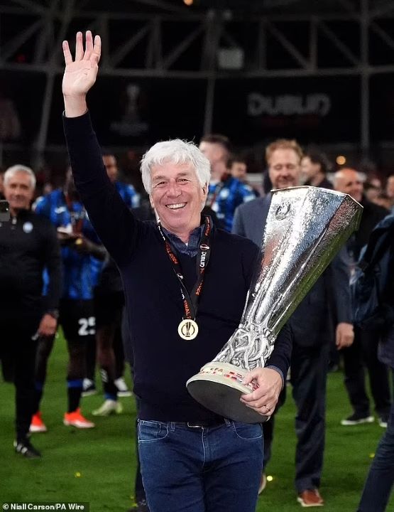 แฟนแซว ‘กาสเปรินี่’ กุนซือรายแรกใส่ยีนส์คว้าแชมป์ยุโรป