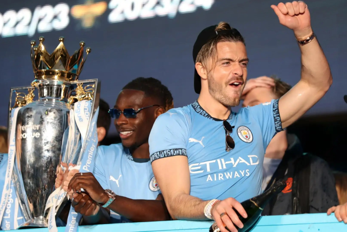 กรีลีชเกือบร่วง! ‘เรือใบ’ ขึ้นรถบัสแห่ถ้วยแชมป์