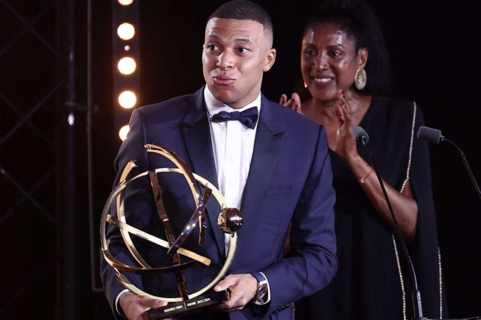 5สมัยติด! ‘ปธ.เป้’ รับรางวัลแข้งแห่งปีลีกเอิง