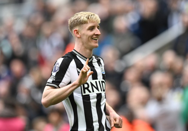 สาวกเดอะ ค็อป! หงส์เล็งเป่าหู ‘กอร์ดอน’ เลื้อยริมเส้น