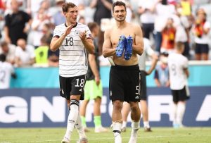 สื่อตี ‘ฮุมเมิลส์,โกเร็ทซ์ก้า’ หลุดโผอินทรีเหล็กลุยยูโร