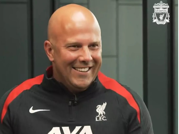 ฮาซะด้วย!  สล็อตโจ๊กจัดหงส์เตะเที่ยงครึ่งหลัง JK ไม่อยู่