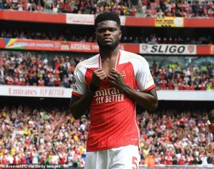 อยู่หรือไป?…ปืนยังไร้แววถกสัญญาใหม่ ‘ปาร์เตย์’