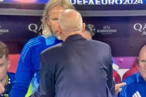 ‘คล้าร์ก’ ยันไร้ปัญหาผู้ช่วย-อัดนักข่าวถามเรื่องซีเรียสหน่อย