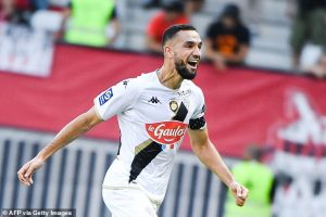 หายไวๆ…’เบนทาเล็บ’ ป่วยกระทันหันหามเข้าโรงหมอ