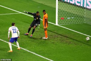 เสี่ยหมูนำทัพ! ตำหนิทีมงาน ‘เปาเทย์เลอร์’ ริบประตูกังหัน