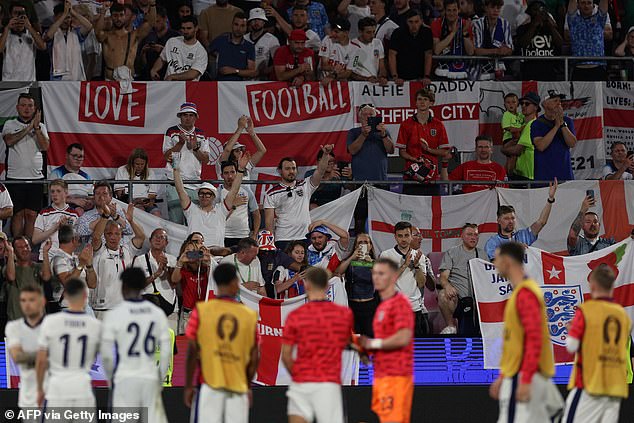 ‘เซาท์เกต’ ร้องแฟนผู้ดีช่วยเชียร์แข้งสิงโตคำราม