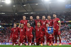 เซอร์เบียกริ้วแฟน ‘แอลเบเนีย,โครแอต’ ตะโกน ‘ฆ่าพวกเซิร์บ’ ร้องลงดาบ