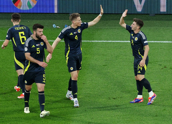 กิลมอร์ลุ้นโหม่ง?! เมอร์สันงงตาร์ตันให้ ‘แม็คโท’ เปิดเตะมุม