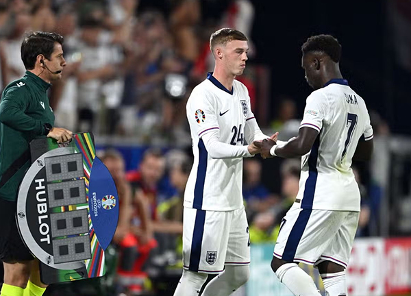 ซาก้าแบ็คซ้าย?! ไรท์สะกิดเซาธ์เกตส่ง ‘พาลเมอร์’ ตัวจริง