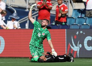 แดดแรง! ไลน์แมนวูบคาสนามเกม ‘เปรู-แคนาดา’