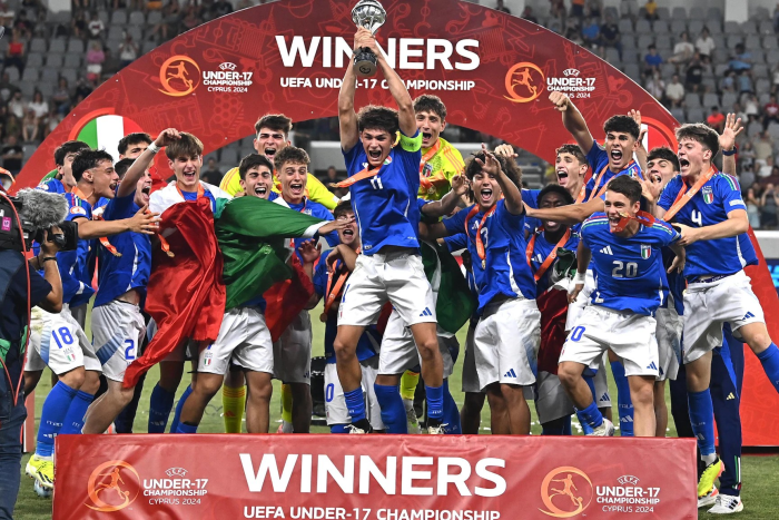 คามาร์ด้าเบิ้ล! ‘อัซซูรี่’ ถล่มฝอยทอง 3-0 แชมป์ยูโร ยู-17