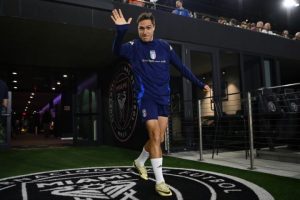 จะเอาทั้งคู่! ‘น้าคอน’ ขวางดีลสลับขั้ว ‘เคียซ่า-ดิ ลอเรนโซ่’