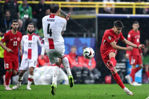 ‘กูเลร์’ ทำลายสถิติโด้ เด็กสุดยิงนัดแรกยูโร